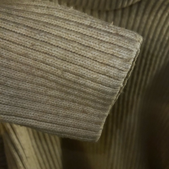 H&M Turtle Neck cropped sweater - Picture 5 of 7